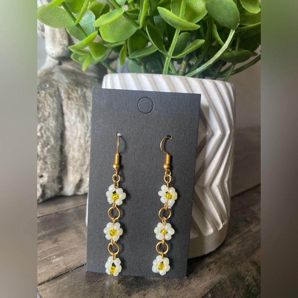 Handmade floral daisy earrings